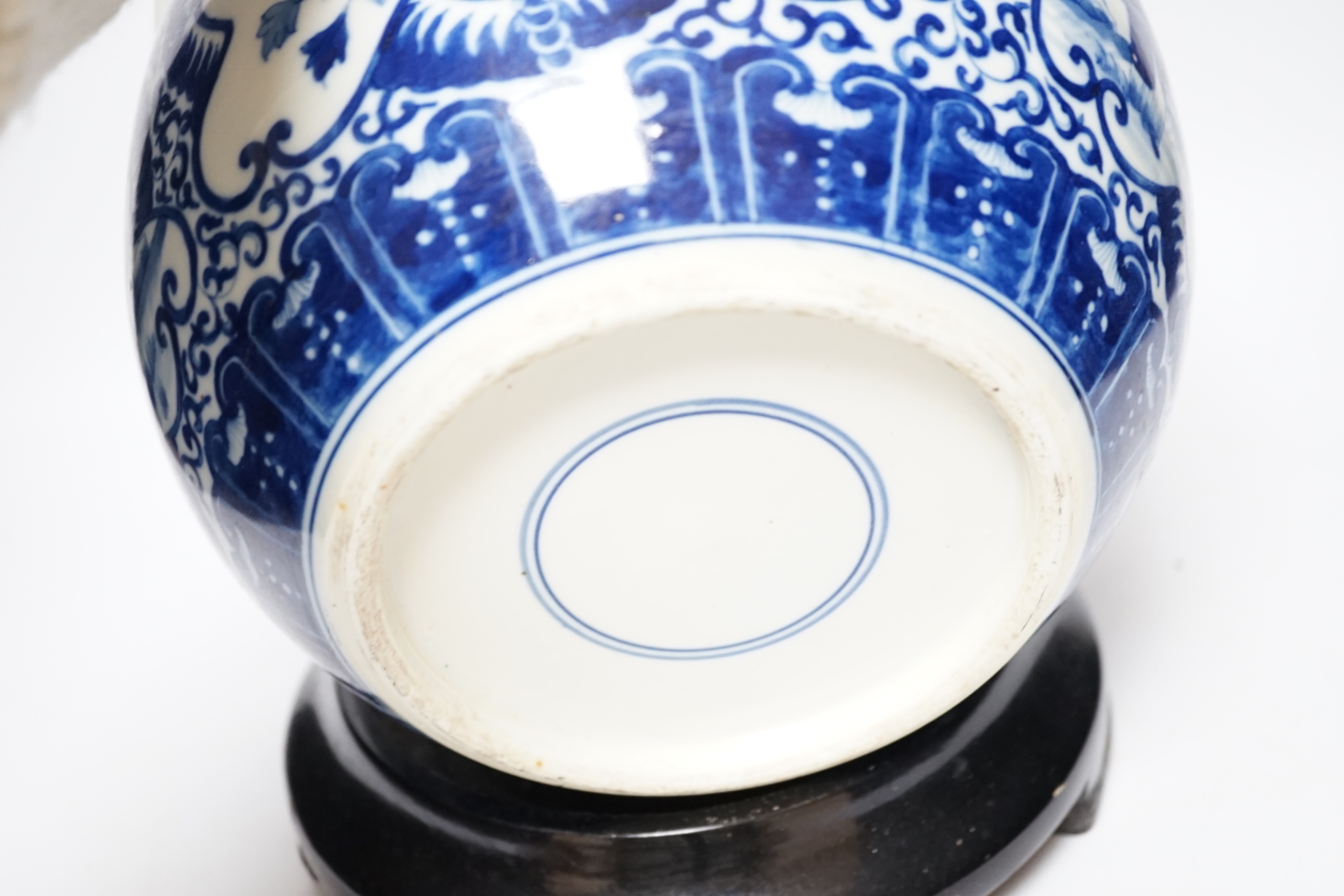 A Chinese blue and white jardiniere on stand, 24cm total height